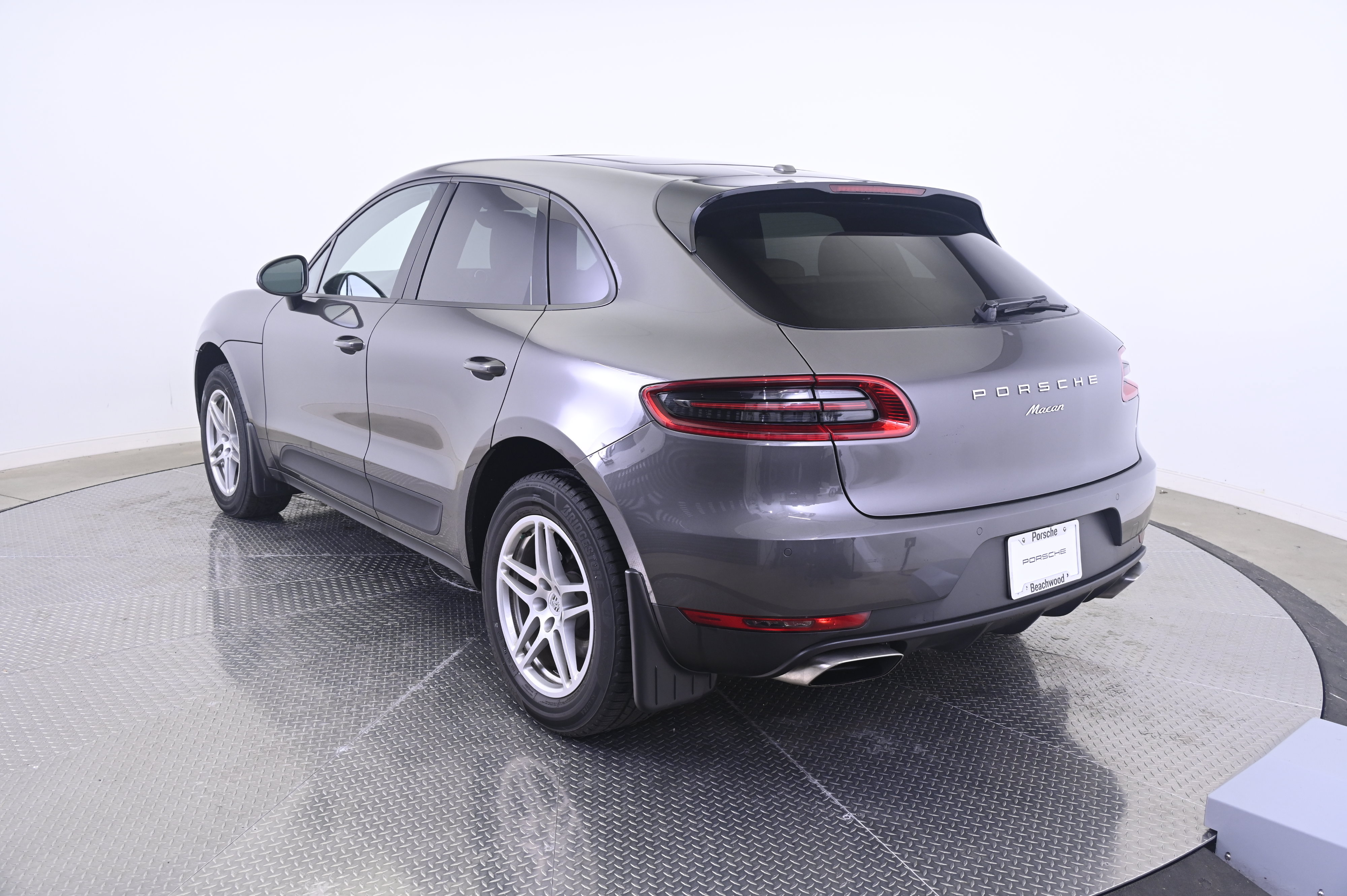 Used 2018 Porsche Macan AWD/4WD image 3