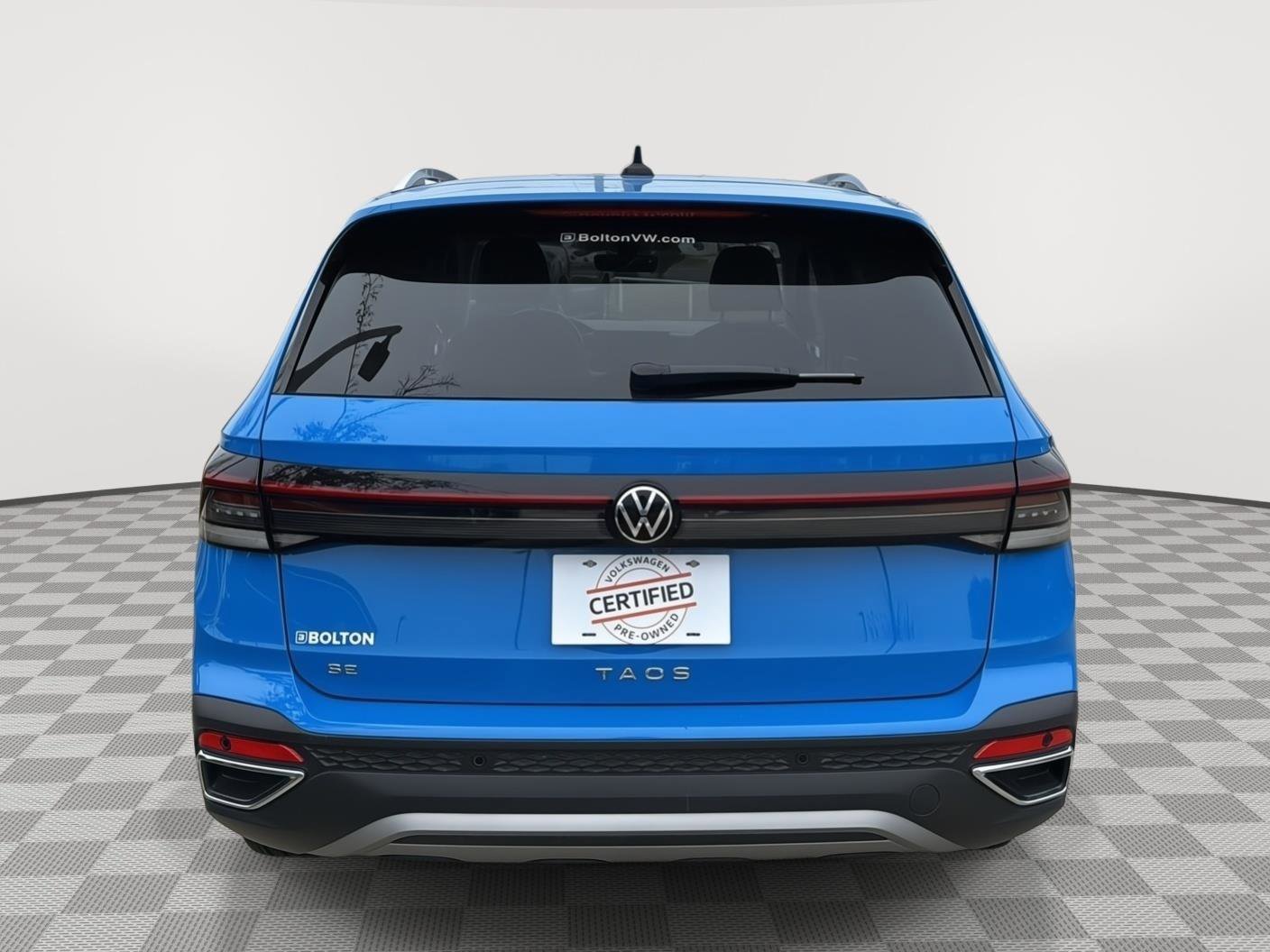 Certified 2025 Volkswagen Taos SE w/ Panoramic Sunroof Package image 4