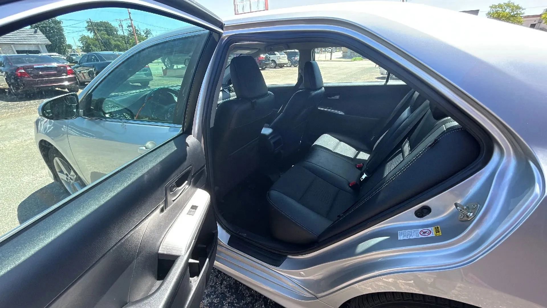 Used 2014 Toyota Camry SE w/ Fleet Convenience Package image 5