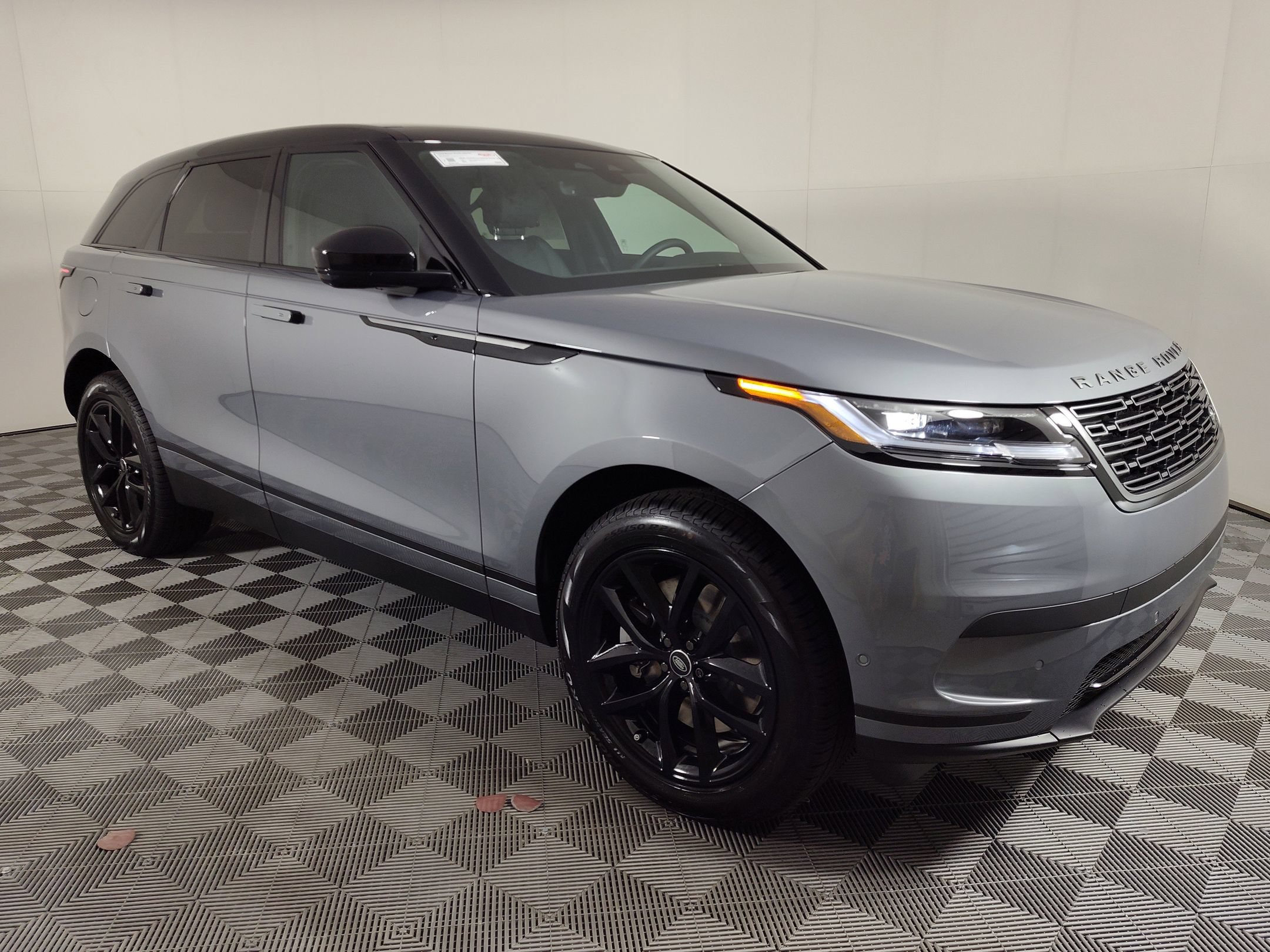 Used 2026 Land Rover Range Rover Velar S AWD/4WD image 5