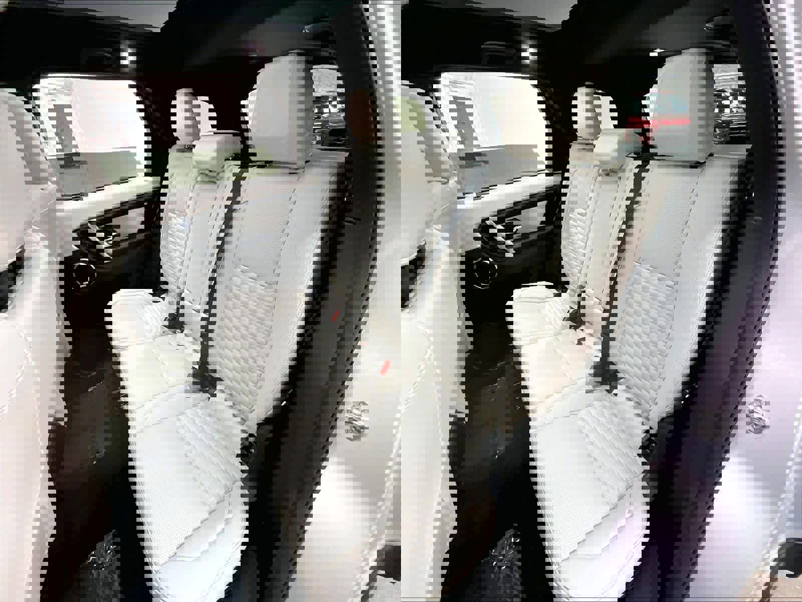 Used 2023 Land Rover Discovery Sport SE image 28