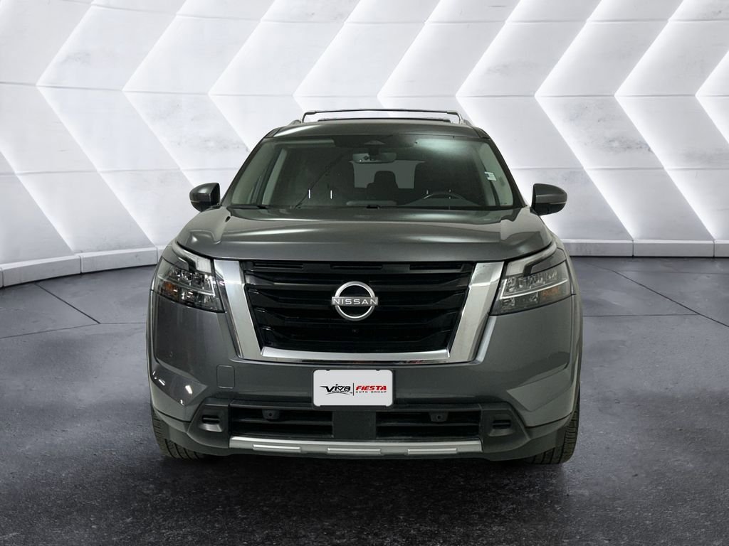 Used 2024 Nissan Pathfinder SL FWD image 2