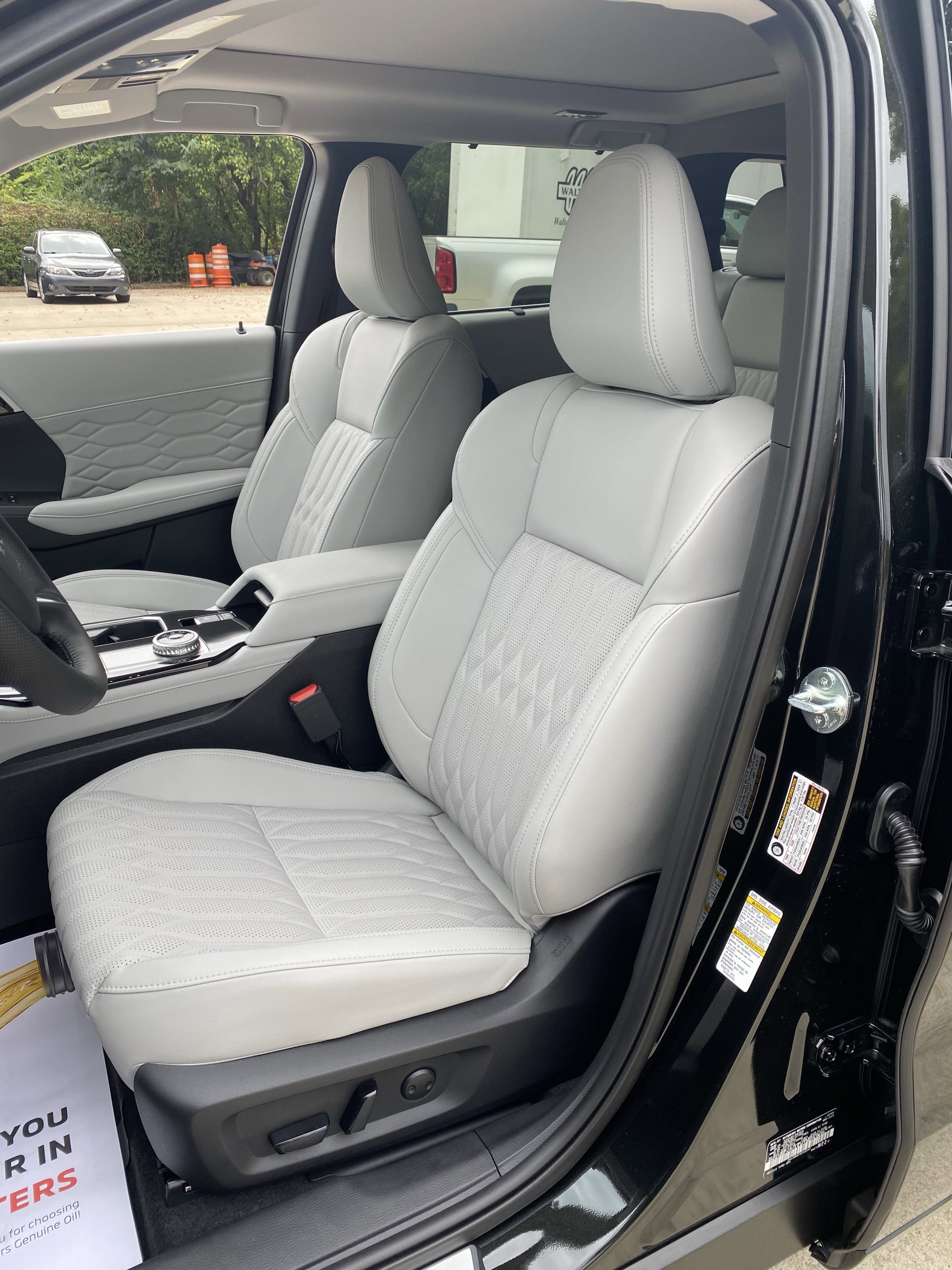 New 2025 Mitsubishi Outlander AWD image 5