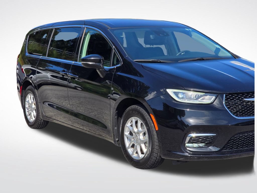 Used 2024 Chrysler Pacifica Touring-L FWD image 48