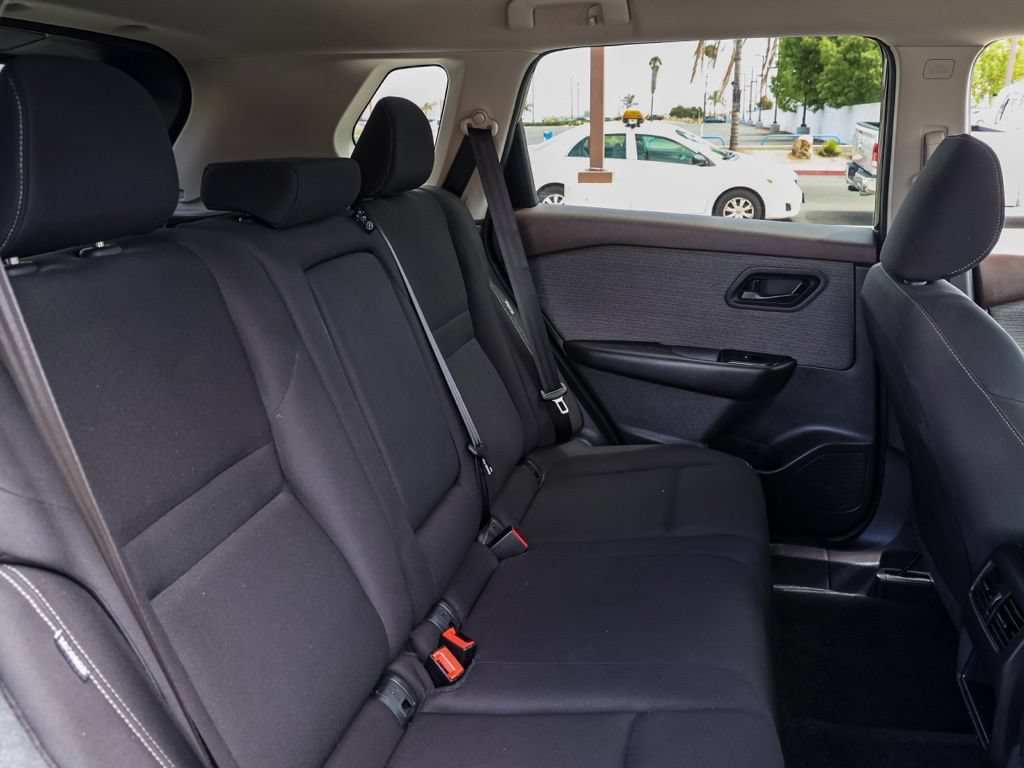 Used 2023 Nissan Rogue S FWD image 18