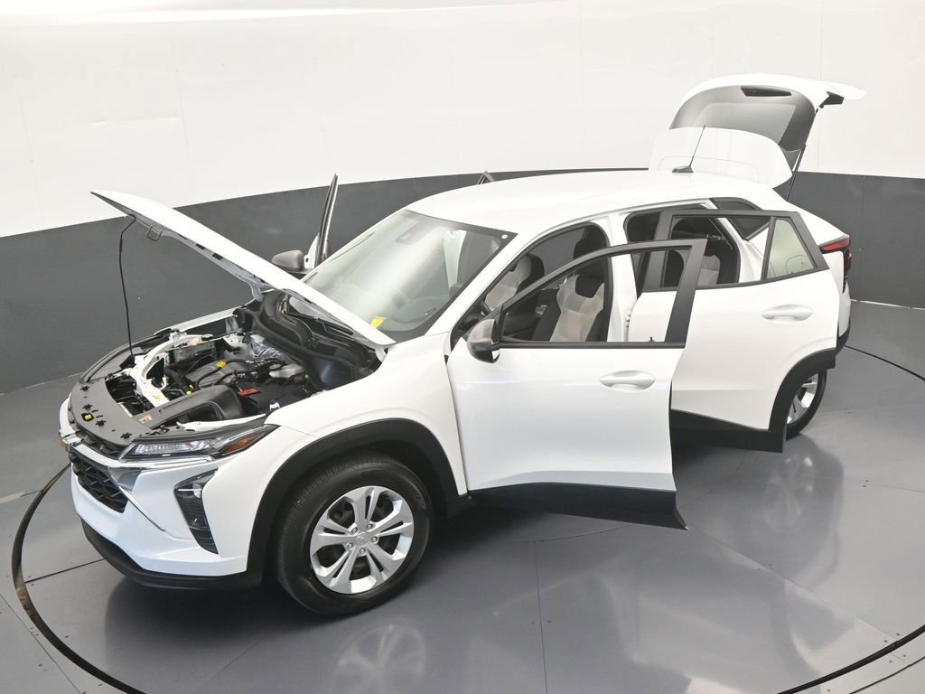 Used 2024 Chevrolet Trax LS w/ Driver Confidence Package image 57