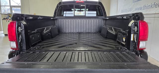 Used 2017 Toyota Tacoma TRD Sport image 6