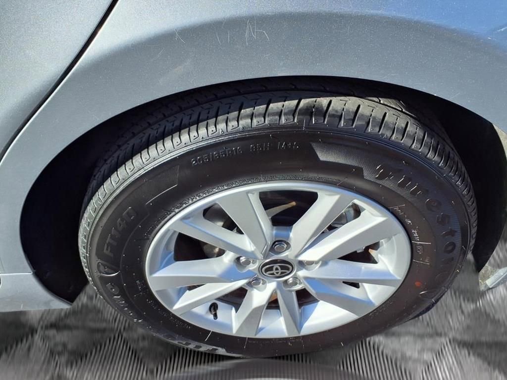 Used 2025 Toyota Camry XSE image 18