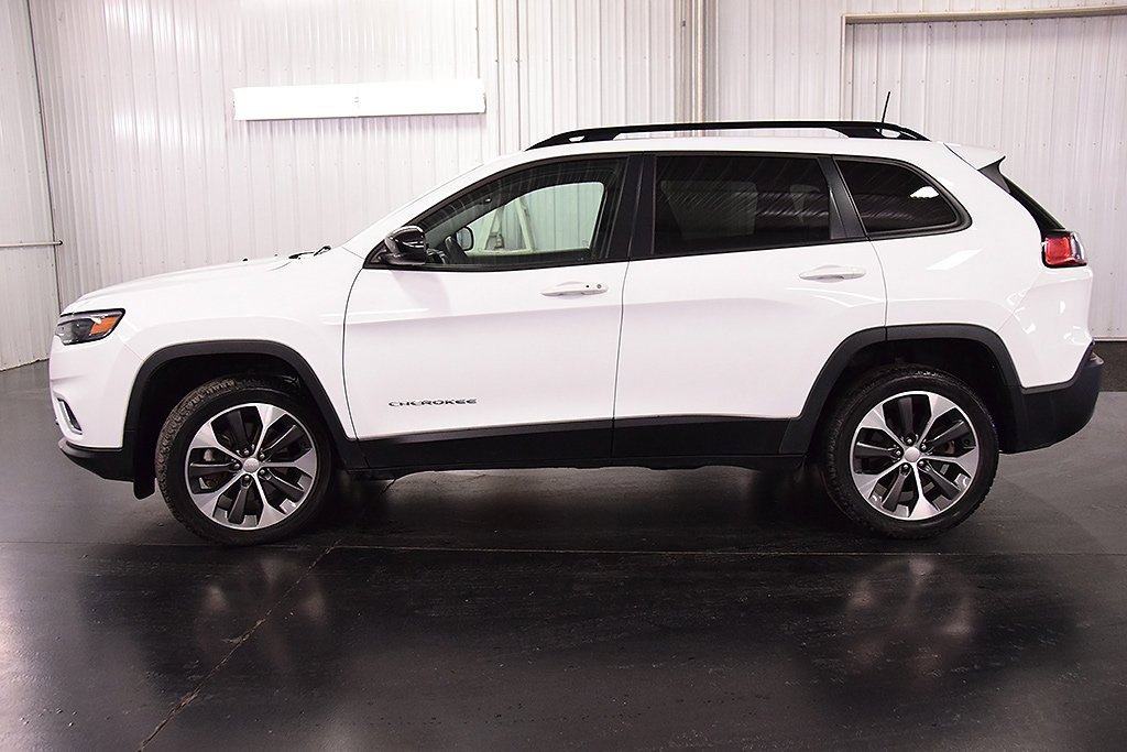 Used 2022 Jeep Cherokee Limited w/ Elite Package image 4