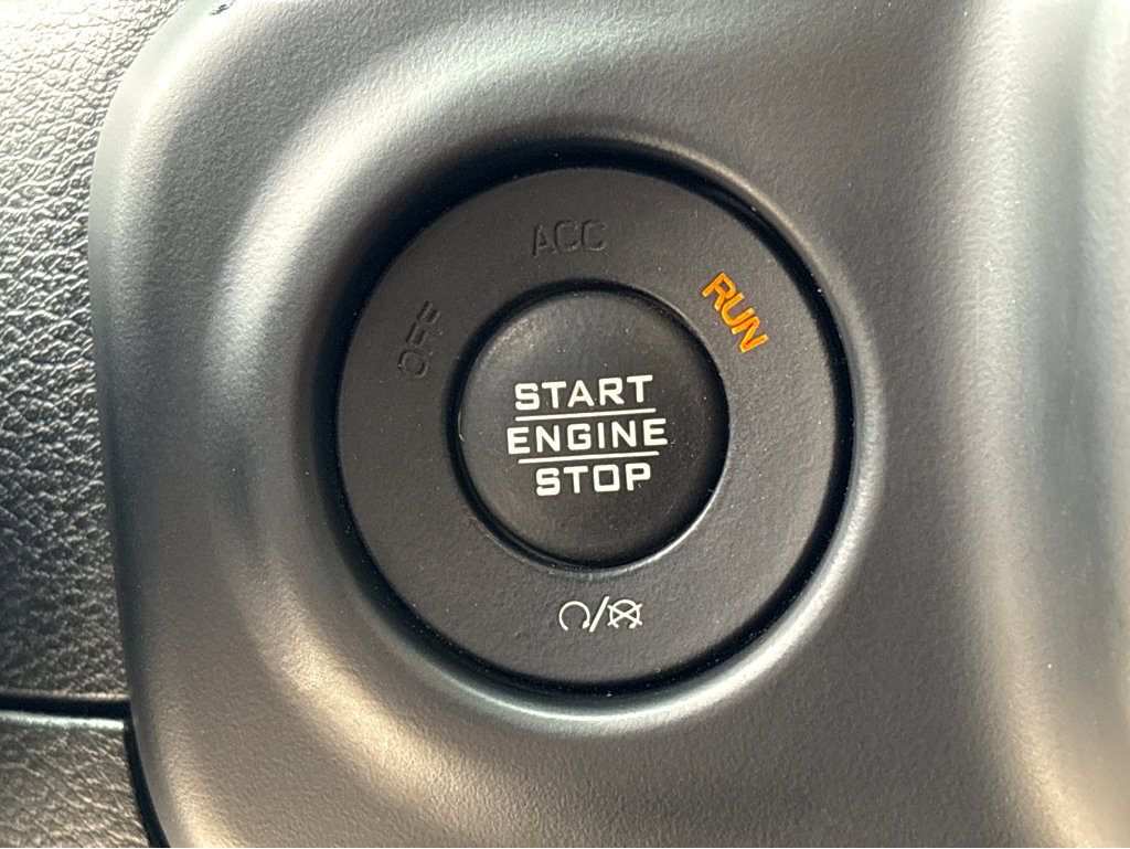 Used 2020 Jeep Wrangler Unlimited Sahara AWD/4WD image 8