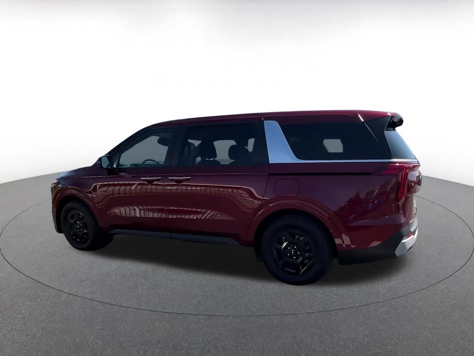 Used 2026 Kia Carnival FWD image 9