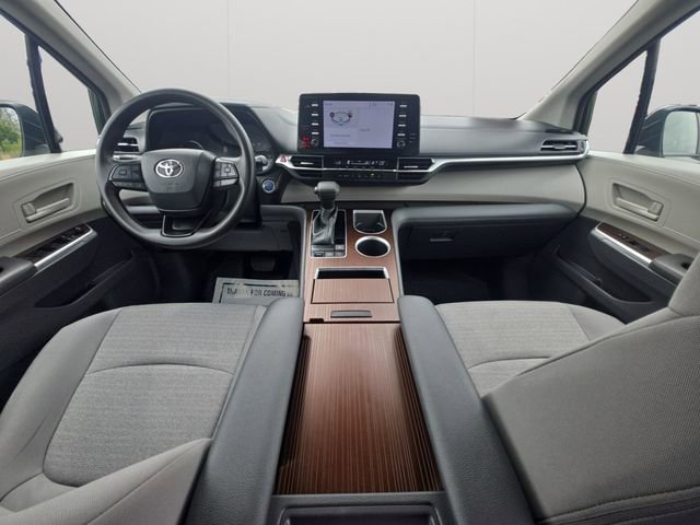 Used 2022 Toyota Sienna LE AWD/4WD image 17