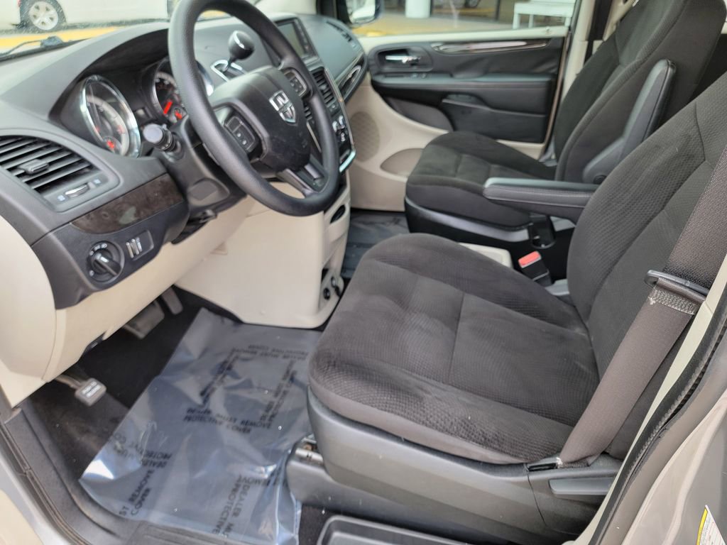 Used 2018 Dodge Grand Caravan SE FWD image 11