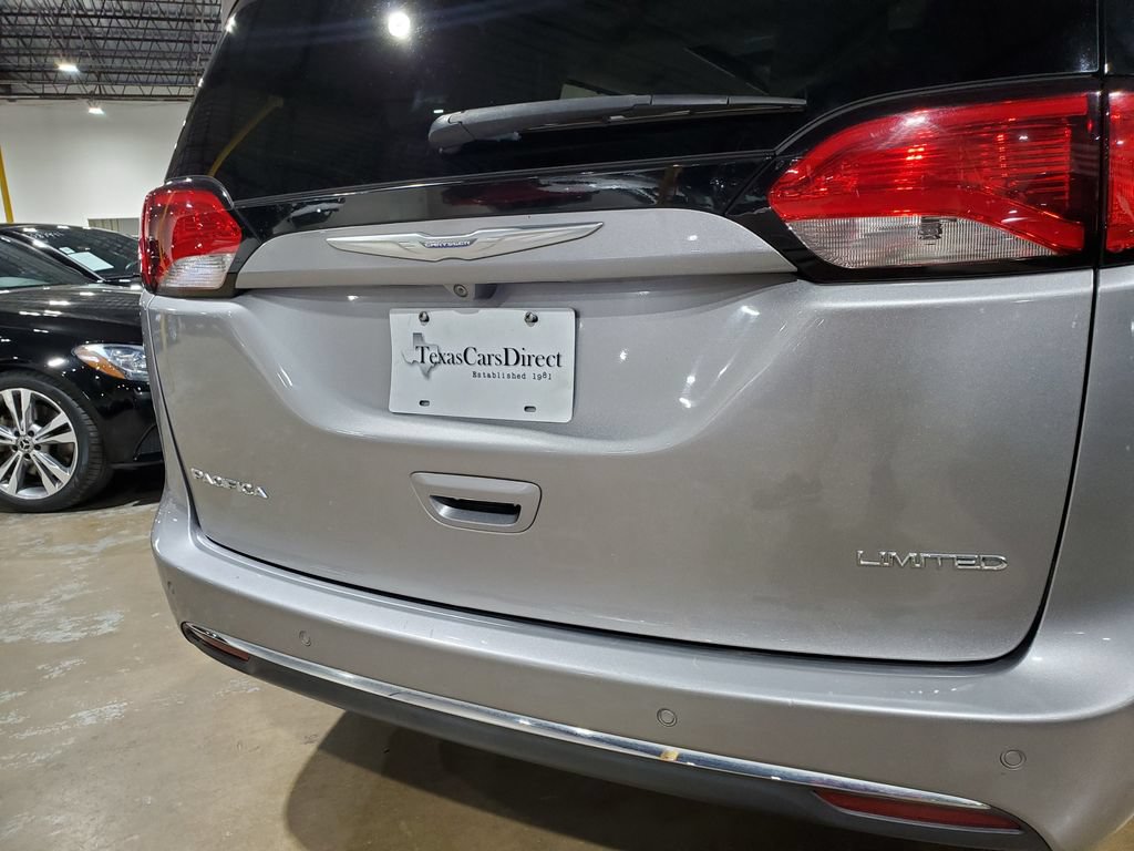 Used 2017 Chrysler Pacifica Limited FWD image 43