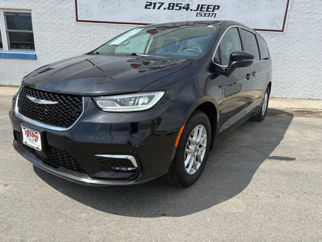 Used 2023 Chrysler Pacifica Touring-L image 7