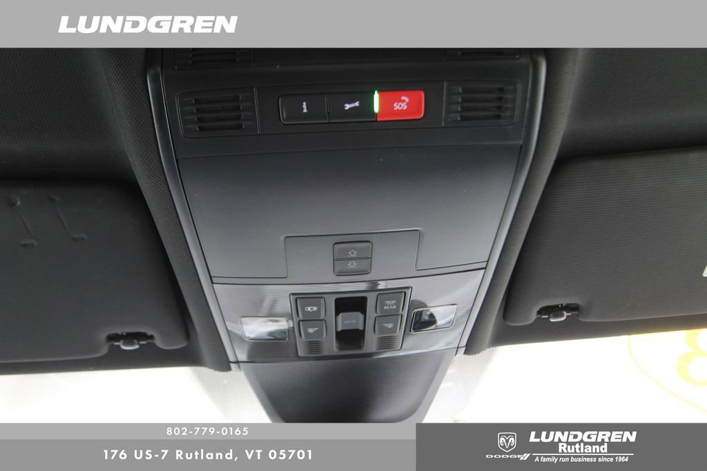 Used 2023 Volkswagen Tiguan SE R-Line image 33