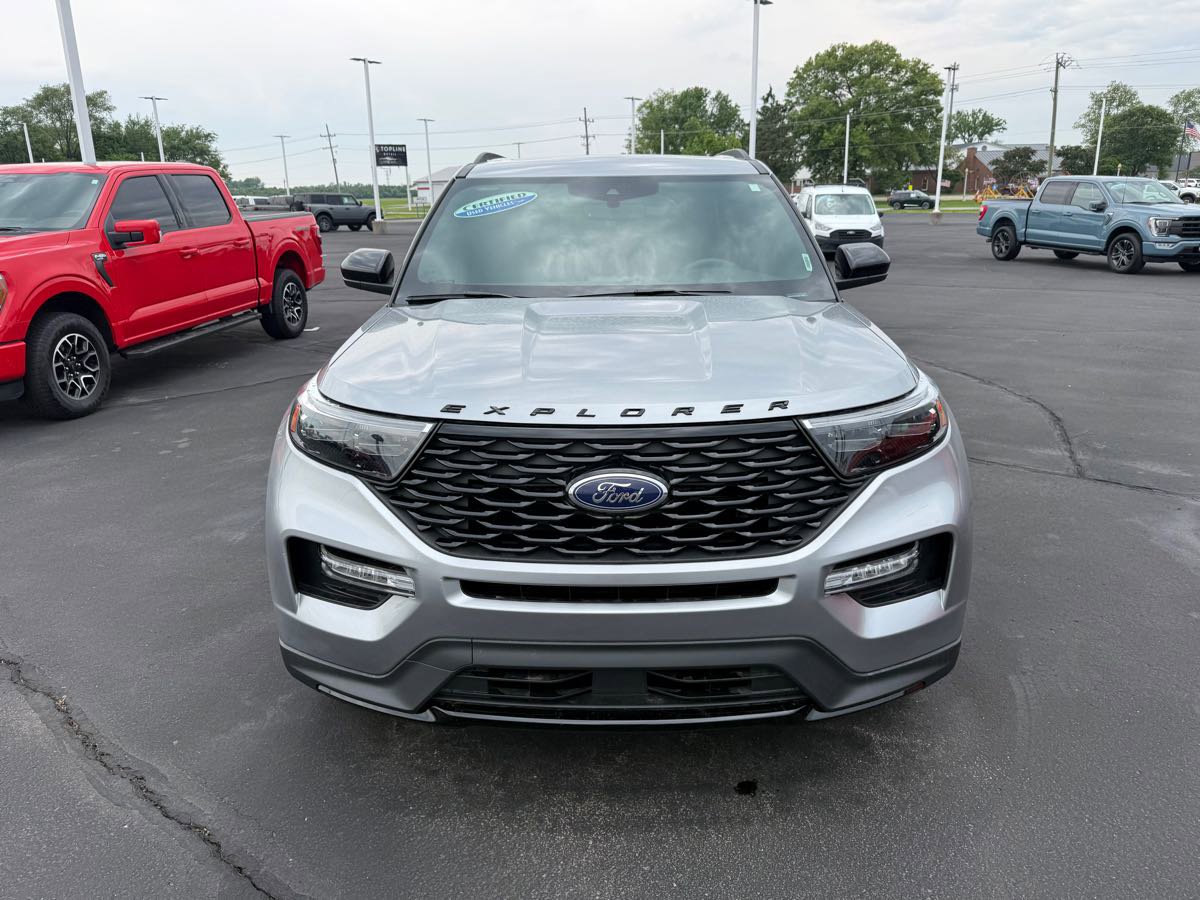 Used 2024 Ford Explorer ST-Line w/ Class IV Trailer Tow Package AWD/4WD image 2