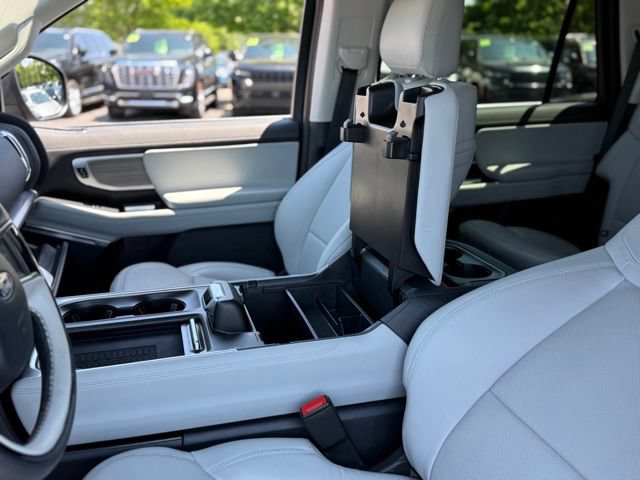 Used 2025 Ford Expedition Platinum w/ Driver's Package AWD/4WD image 41