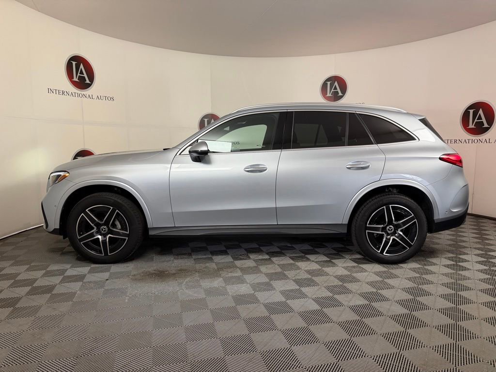 Used 2025 Mercedes-Benz GLC 300 4MATIC image 9