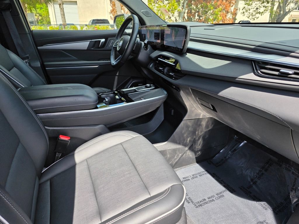 Used 2025 Buick Enclave Preferred image 9