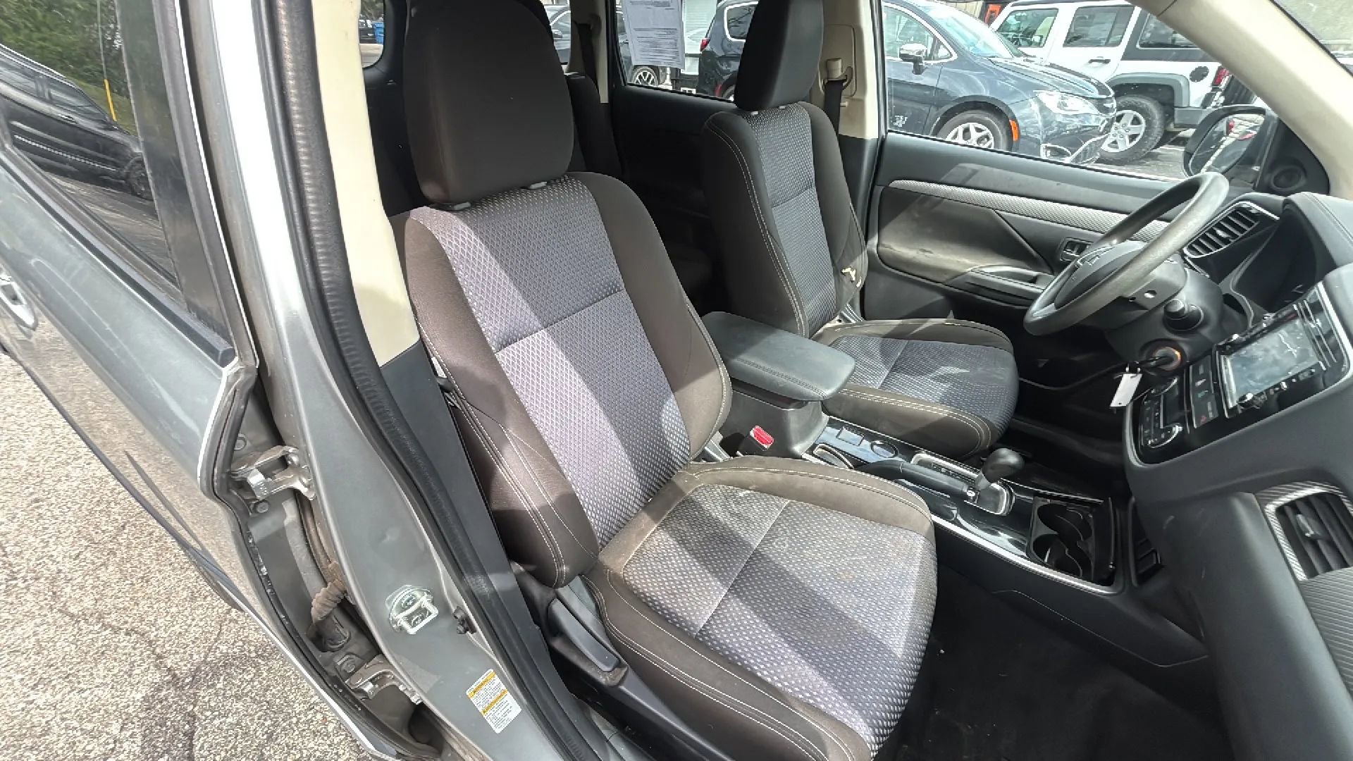 Used 2018 Mitsubishi Outlander ES FWD image 16