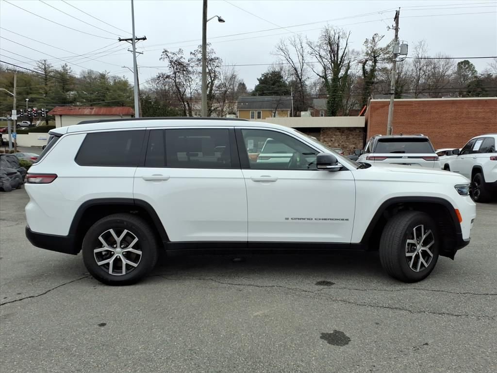 Used 2024 Jeep Grand Cherokee L Limited w/ Luxury Tech Group II image 3