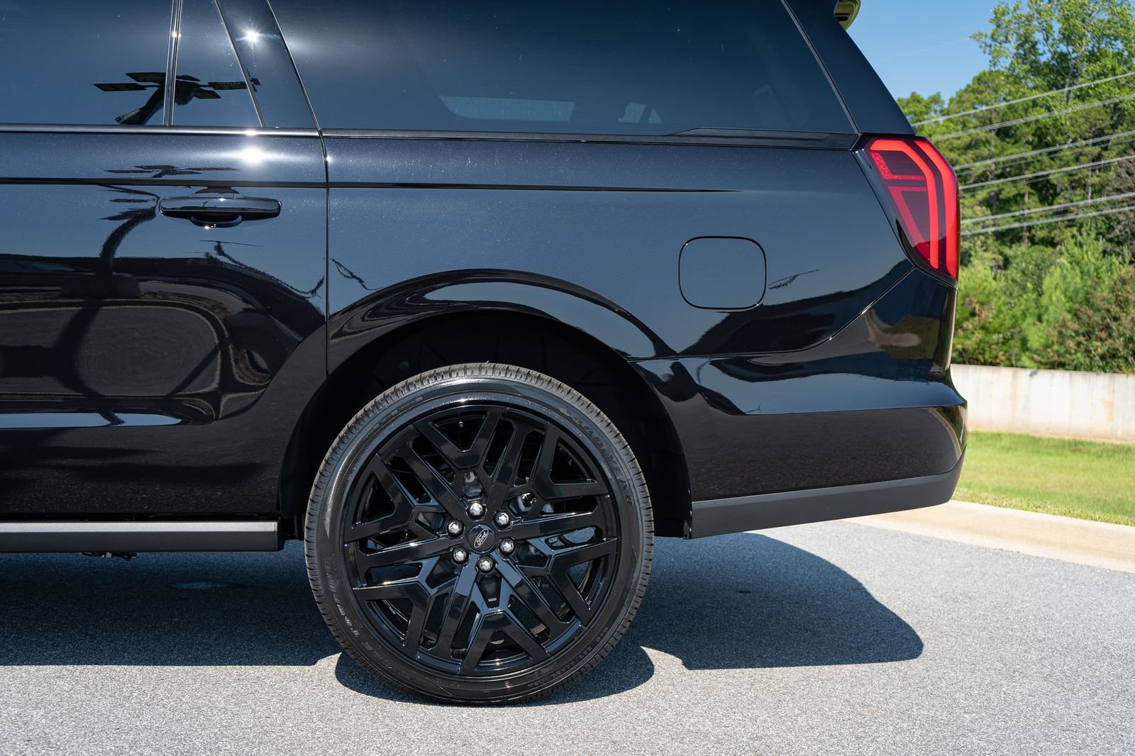 New 2027 Ford Expedition Max Platinum w/ Stealth Performance Package AWD/4WD image 13