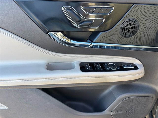 Used 2023 Lincoln Corsair Reserve w/ Jet Appearance Package image 25