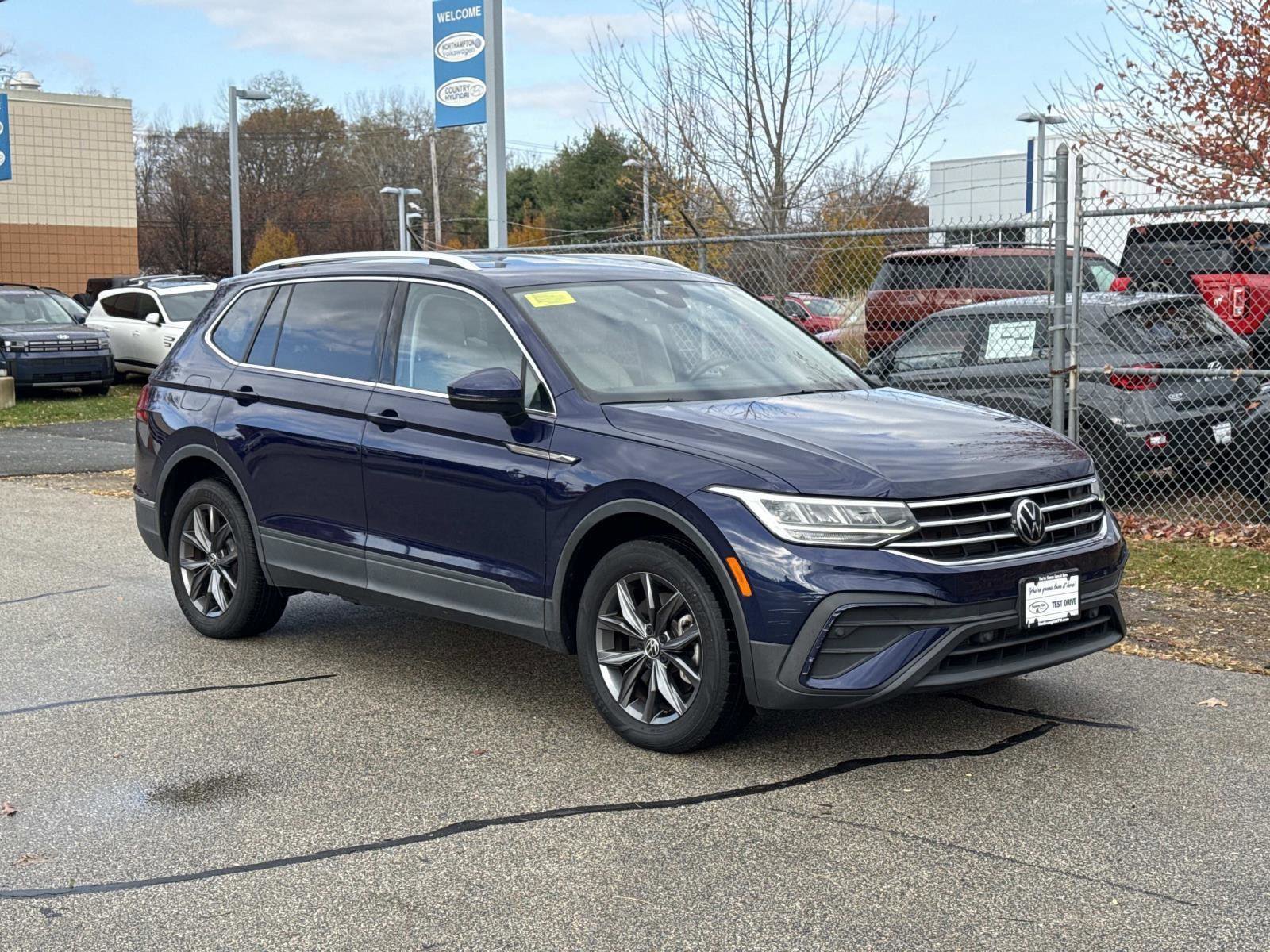 Certified 2022 Volkswagen Tiguan SE image 3
