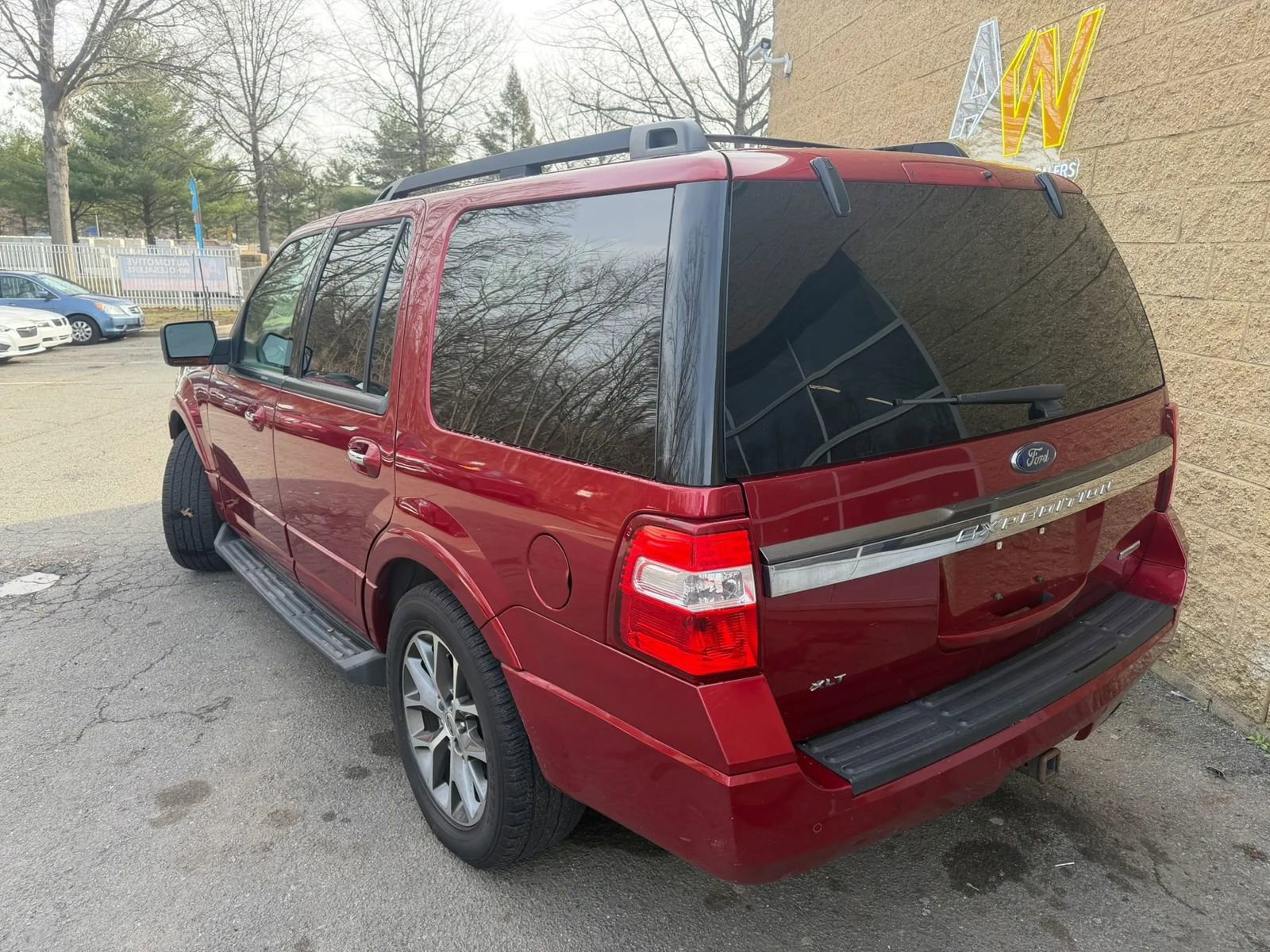 Used 2016 Ford Expedition XLT w/ Equipment Group 202A image 5