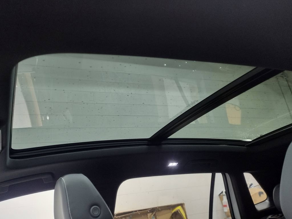 New 2026 Volkswagen Tiguan SEL R-Line image 24