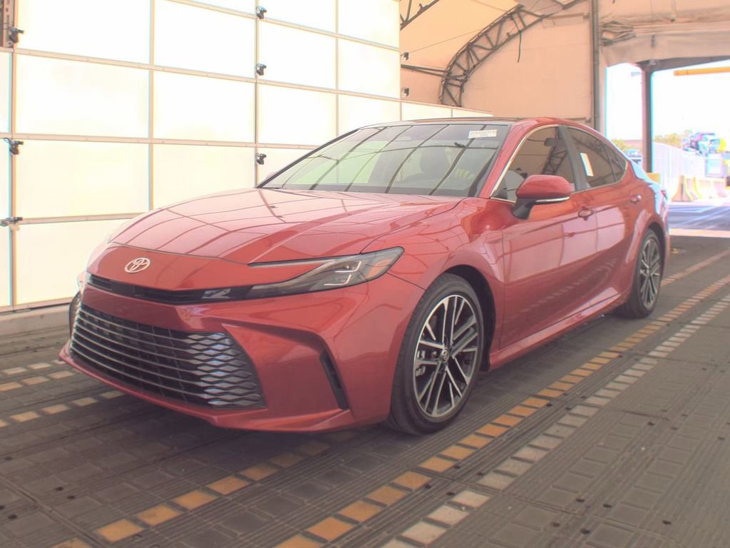 Used 2025 Toyota Camry XLE FWD image 1