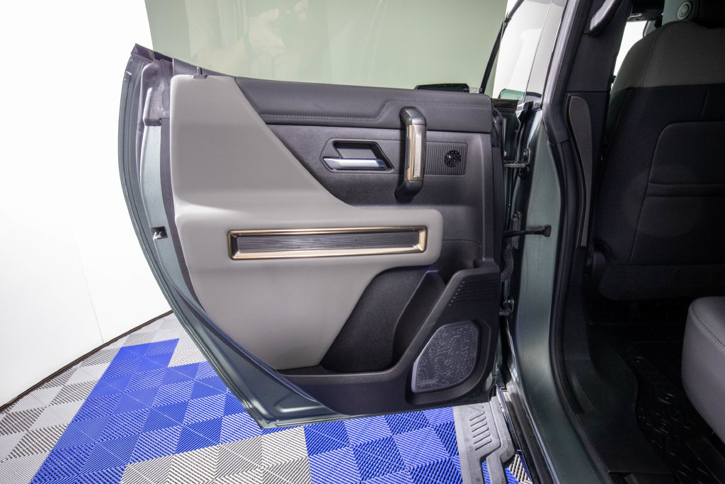 Used 2024 GMC Hummer EV 3X AWD/4WD image 15