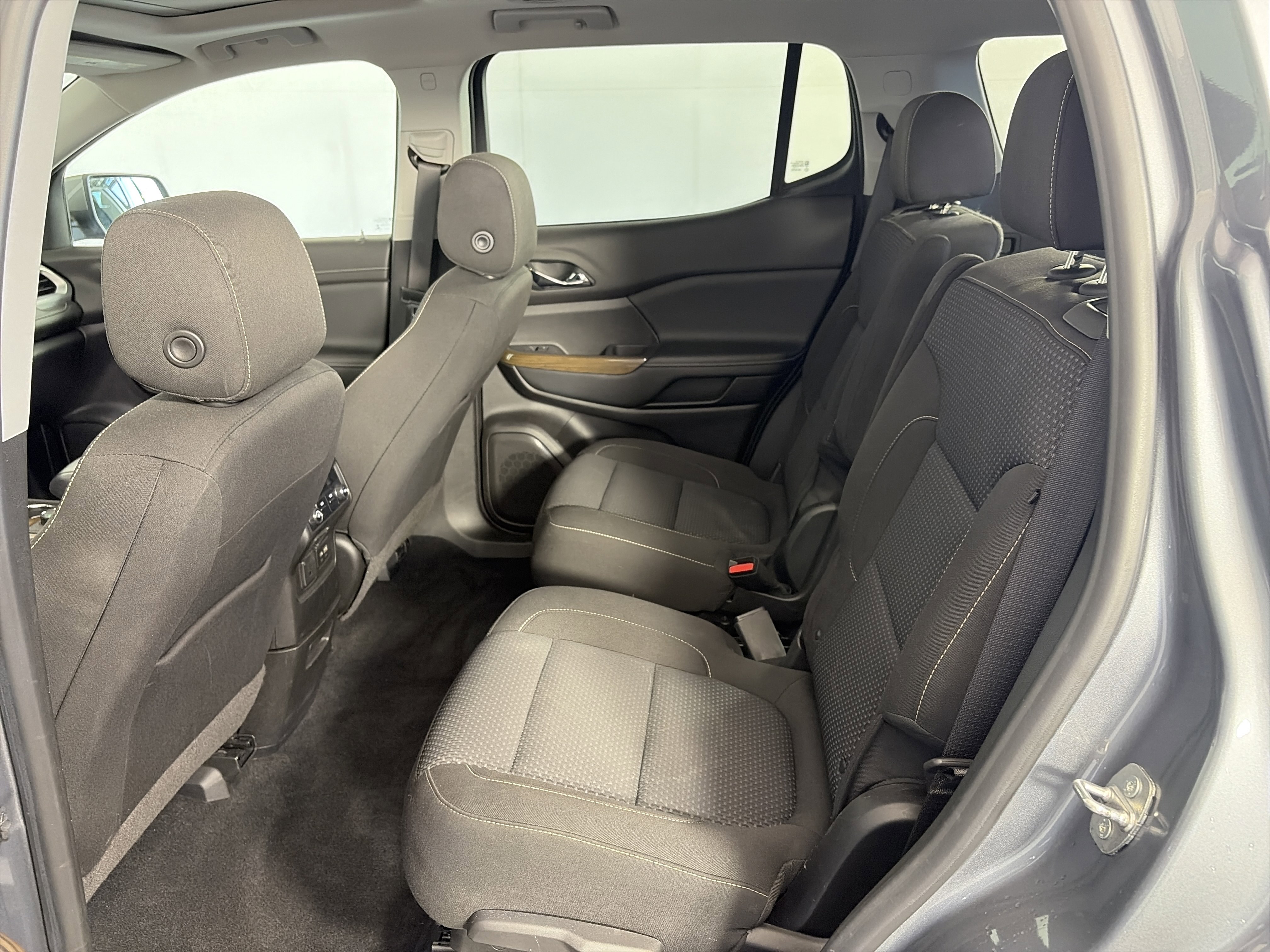 Used 2021 GMC Acadia SLE w/ Driver Convenience Package FWD image 7