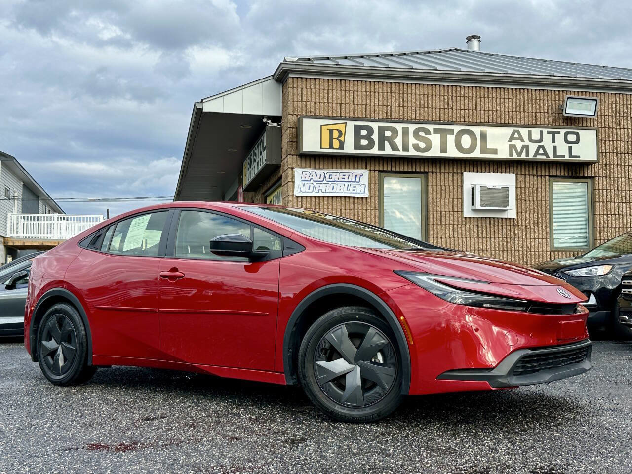 Used 2023 Toyota Prius LE image 1