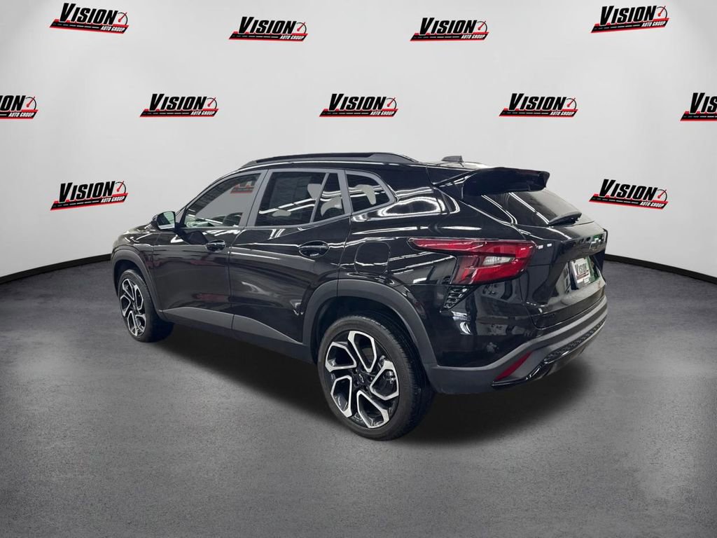Used 2025 Chevrolet Trax RS image 7
