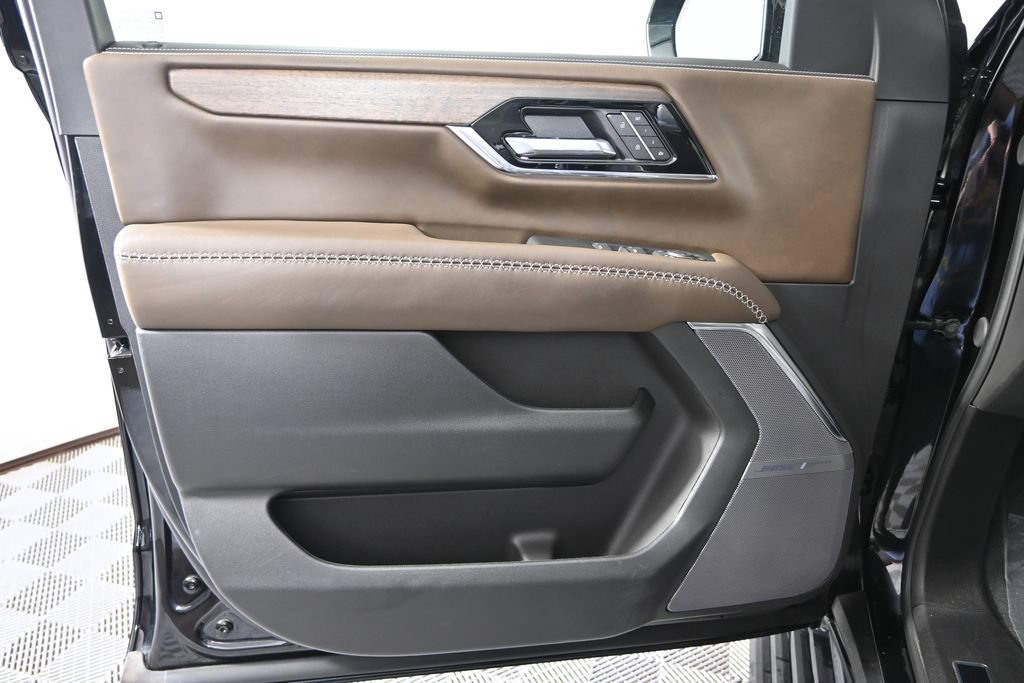 Used 2025 GMC Yukon Denali Ultimate AWD/4WD image 19