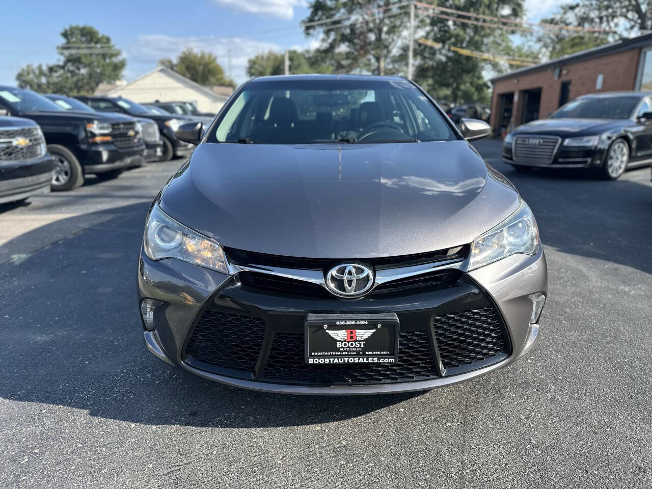 Used 2017 Toyota Camry SE image 2