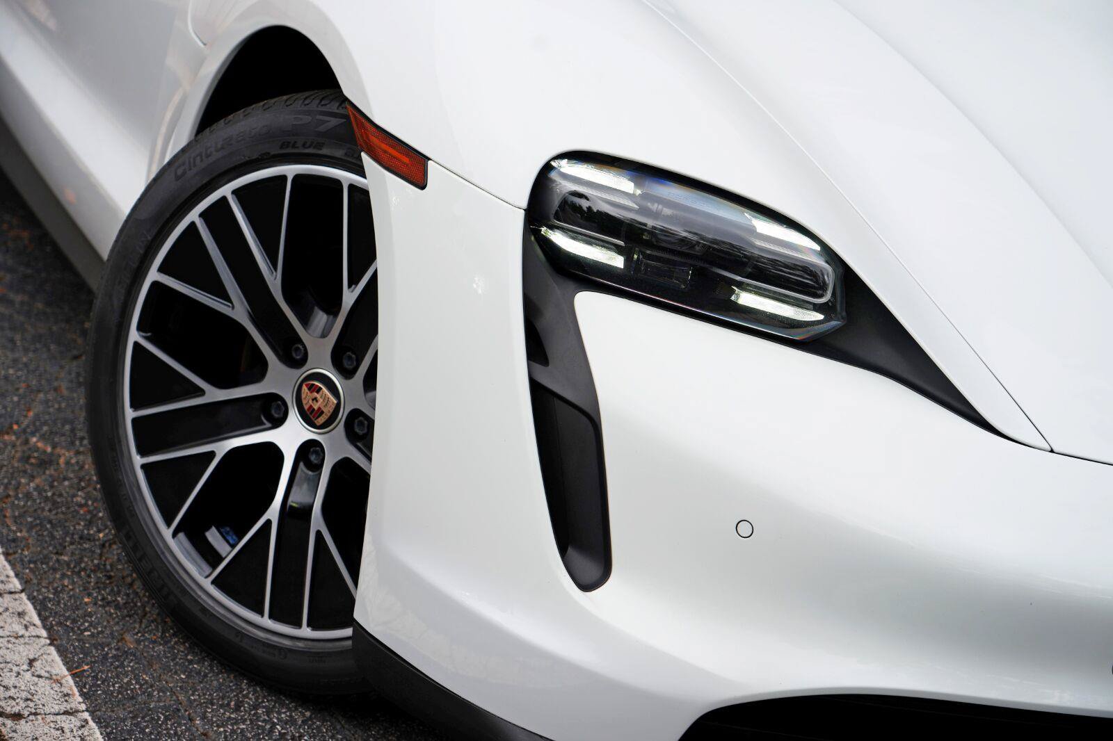 Used 2022 Porsche Taycan RWD image 56