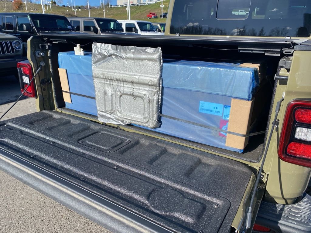 New 2025 Jeep Gladiator Mojave image 19