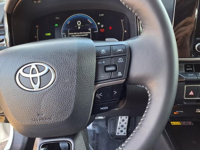 Used 2025 Toyota Camry SE image 17