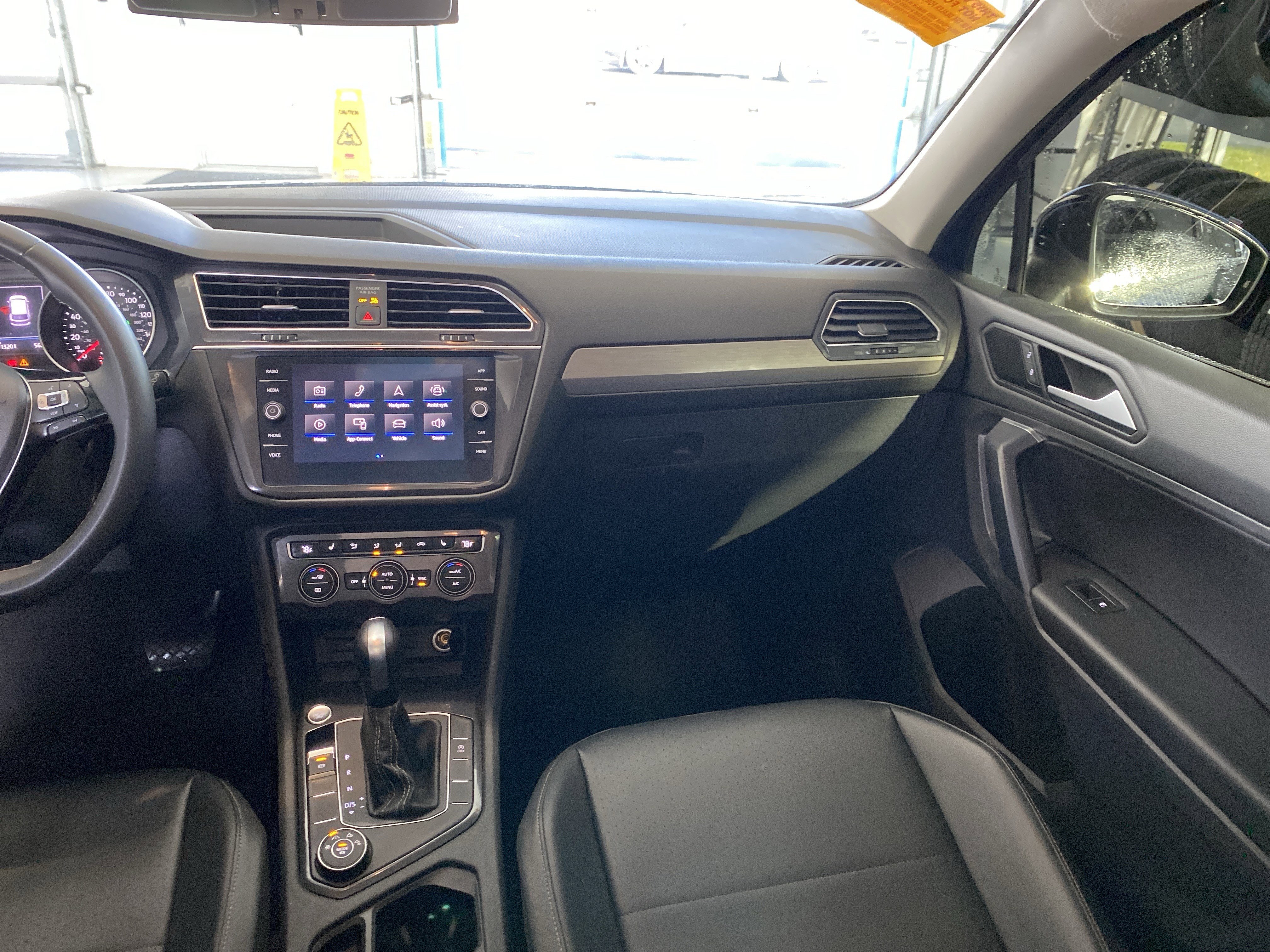 Used 2021 Volkswagen Tiguan SE image 25