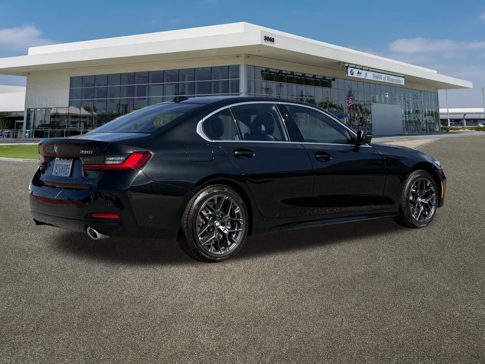 Used 2025 BMW 330i Sedan w/ Premium Package image 11