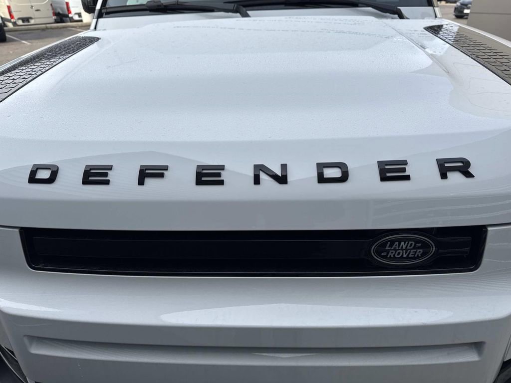 New 2026 Land Rover Defender 110 S image 9