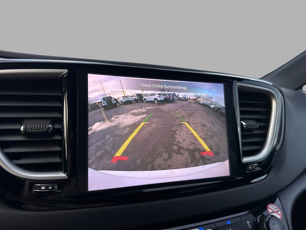Used 2025 Chrysler Pacifica Select image 19