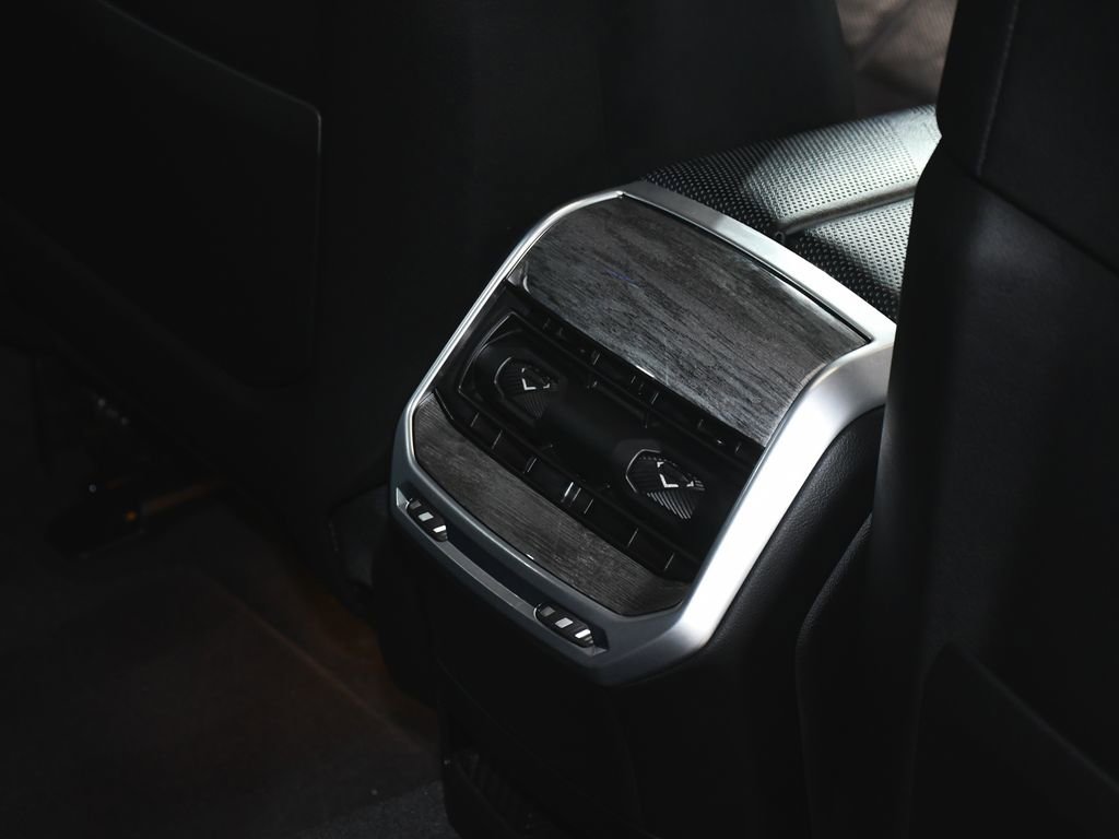 Used 2025 BMW 740i RWD image 85