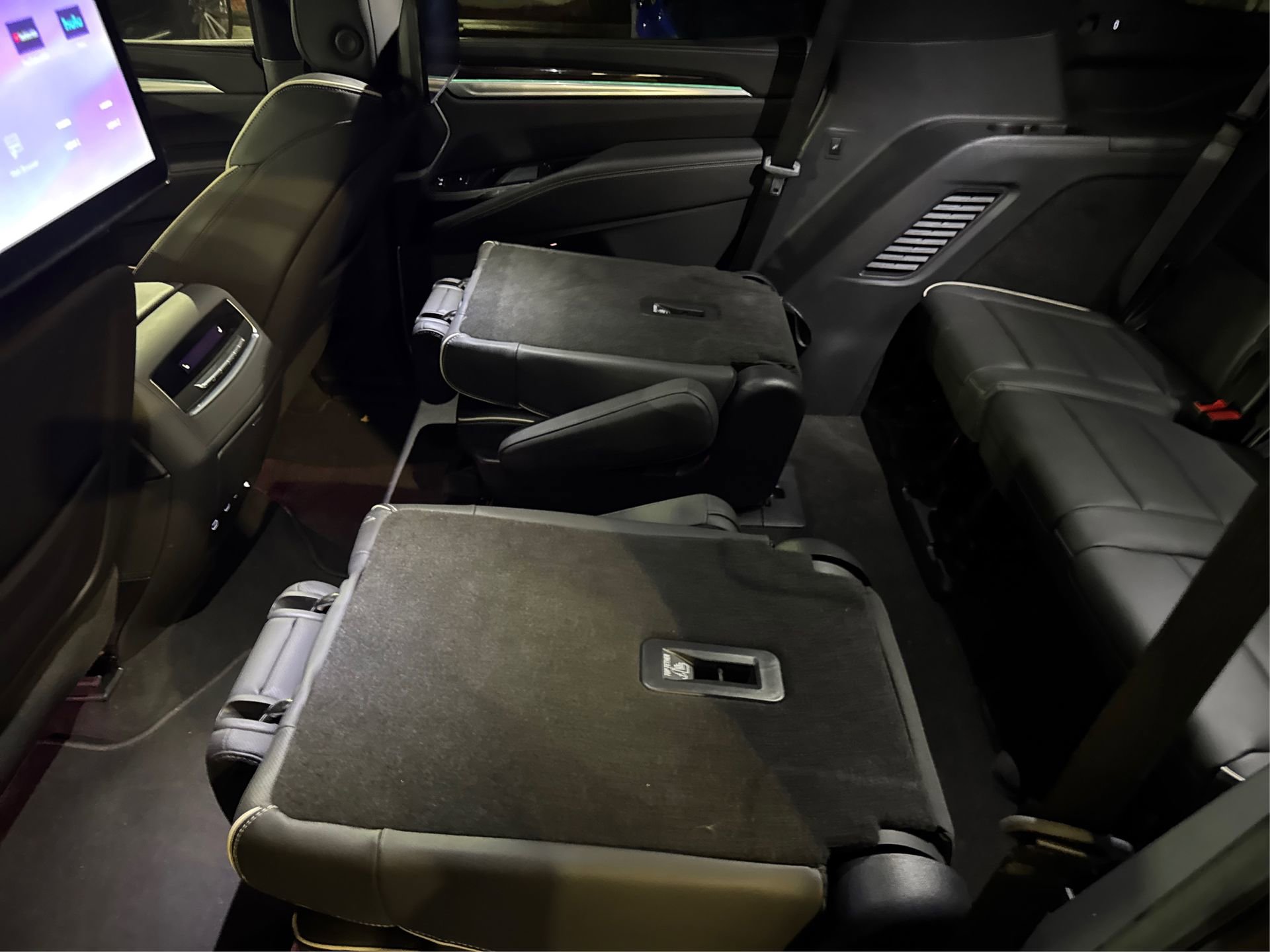 Used 2025 Cadillac Escalade Premium Luxury image 12