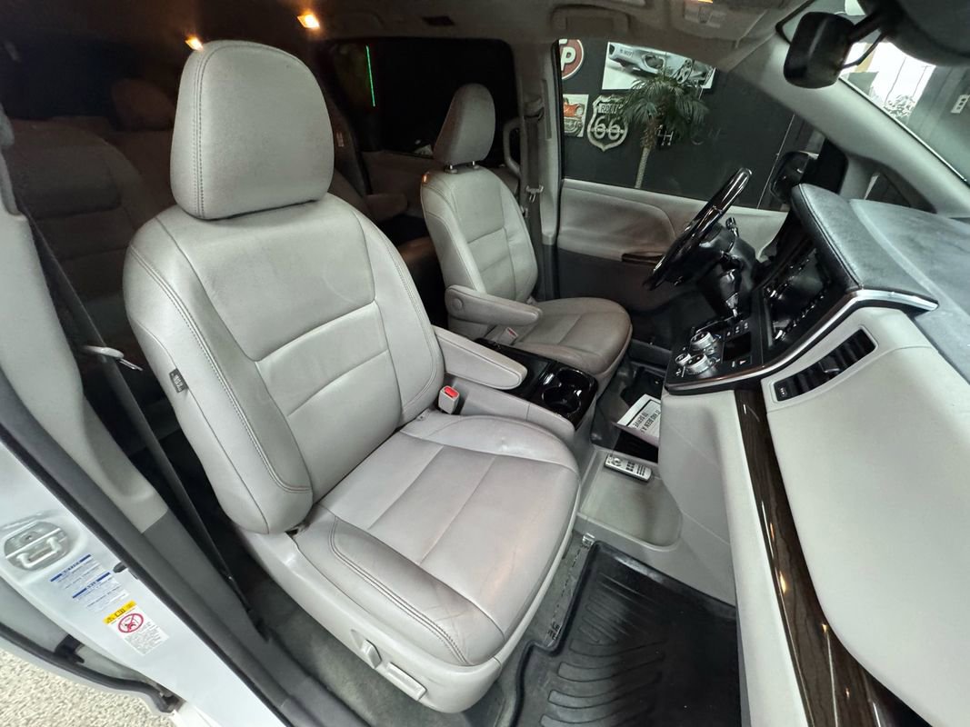 Used 2018 Toyota Sienna XLE Premium AWD/4WD image 21