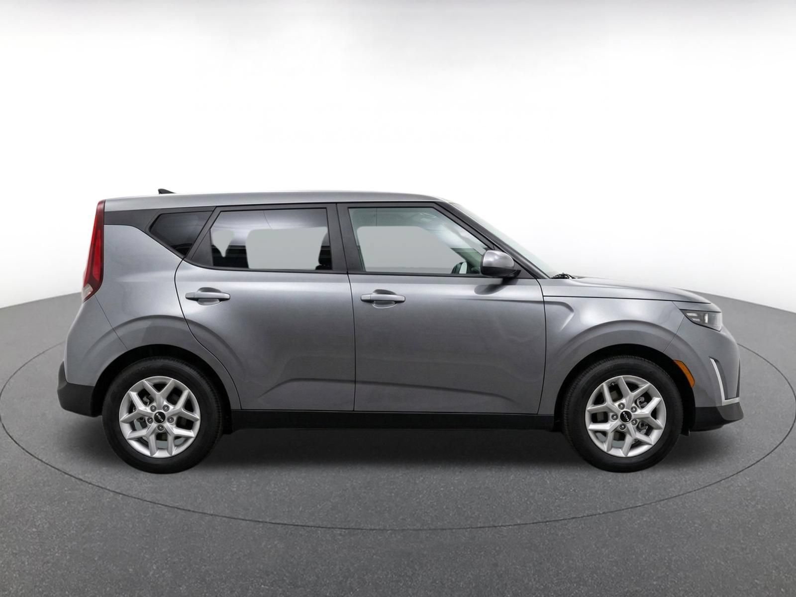 Used 2025 Kia Soul LX w/ LX Technology Package FWD image 10