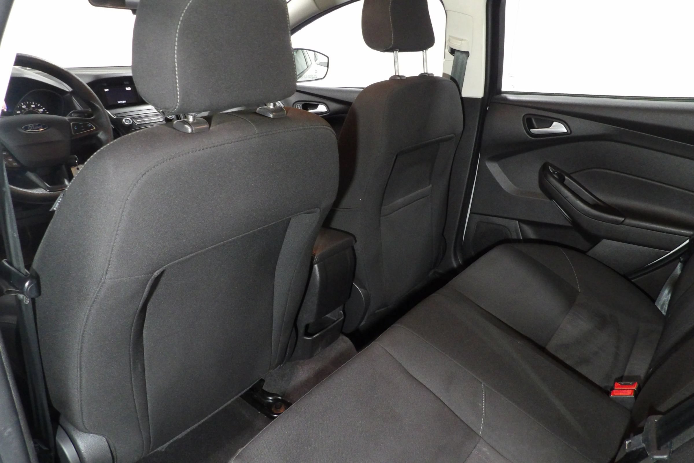 Used 2018 Ford Focus SE FWD image 9